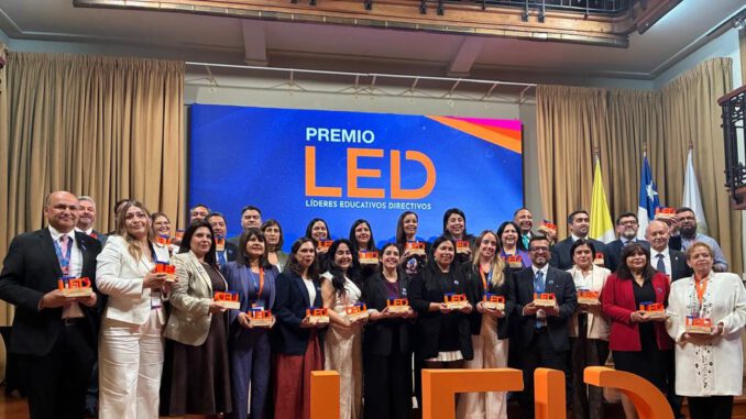 Raul Carrasco, director del Liceo Politecnico Pueblo Nuevo, premiado en el Premio LED 2026 en Santiago