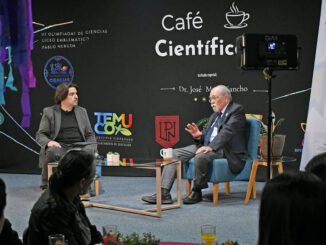 El astrónomo chileno Dr. José Maza compartiendo con estudiantes en un Café Científico en Temuco