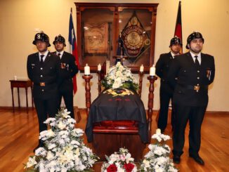 Ceremonia de despedida y honores fúnebres para el bombero insigne Víctor Barnert Pape en Temuco