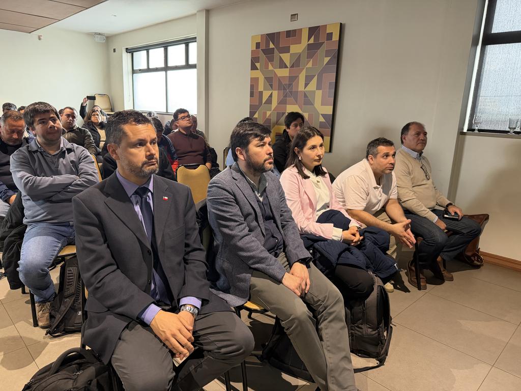 Representantes de empresas forestales en seminario de CORMA sobre trazabilidad y guías de despacho en Temuco