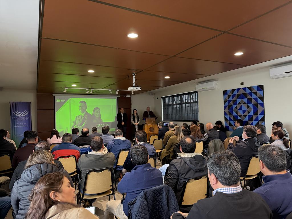 Representantes de empresas forestales en seminario de CORMA sobre trazabilidad y guías de despacho en Temuco