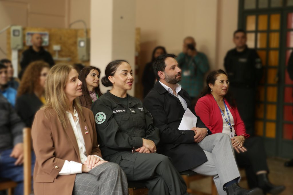 Ceremonia de certificación del laboratorio de escritura creativa en el Centro de Cumplimiento Penitenciario de Temuco