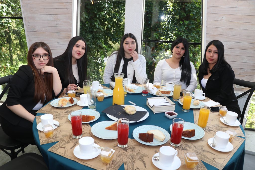Estudiantes del Liceo Bicentenario Politécnico Villarrica participando en seminario de innovación y emprendimiento