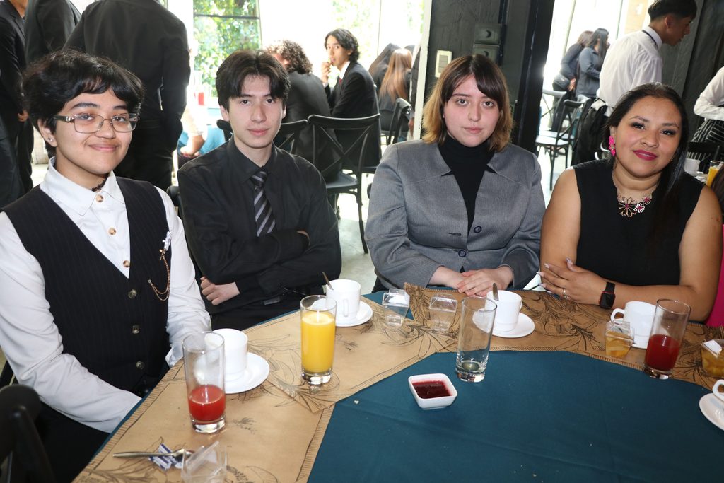 Estudiantes del Liceo Bicentenario Politécnico Villarrica participando en seminario de innovación y emprendimiento