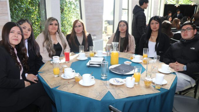 Estudiantes del Liceo Bicentenario Politécnico Villarrica participando en seminario de innovación y emprendimiento
