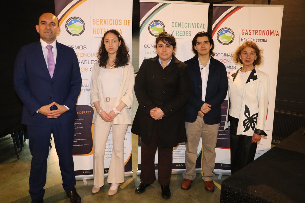 Estudiantes del Liceo Bicentenario Politécnico Villarrica participando en seminario de innovación y emprendimiento