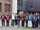 Estudiantes técnico profesionales participando en actividades al aire libre durante la Cumbre de Turismo y Hotelería de Montaña en Lonquimay