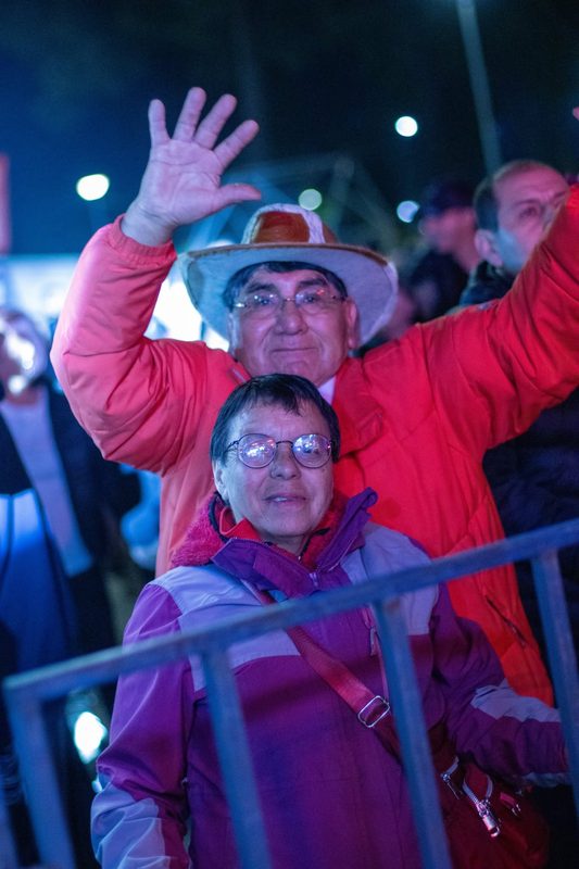 Artesanos y emprendedores locales en la Feria de las Tradiciones en el Parque Estadio de Victoria