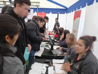 Participantes en la Feria Laboral Más Empleo en Temuco buscando oportunidades de trabajo formal