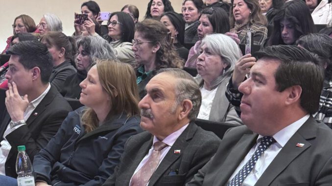 Beneficiarios de los programas FOSIS en Angol y Renaico participando en la jornada de inicio de apoyo al emprendimiento