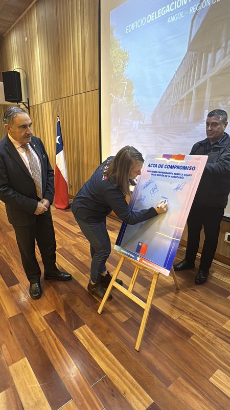 Beneficiarios de los programas FOSIS en Angol y Renaico participando en la jornada de inicio de apoyo al emprendimiento
