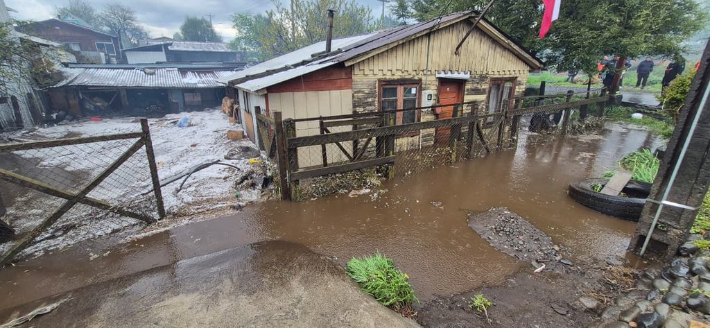 Fuerte granizada provoca inundaciones en Curacautín y deja 21 viviendas afectadas