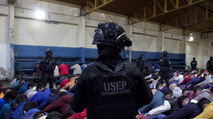 Decomiso de armas blancas y celulares en una cárcel de La Araucanía por Gendarmería