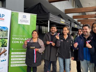 Agricultoras de INDAP junto a autoridades en la inauguración del Mercado Campesino Maquehue en la Universidad de La Frontera en Temuco