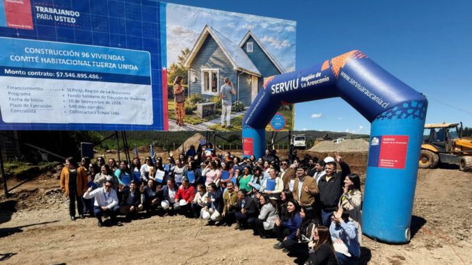 Ceremonia de colocación de primera piedra para el comité de vivienda Fuerza Unida en Capitán Pastene