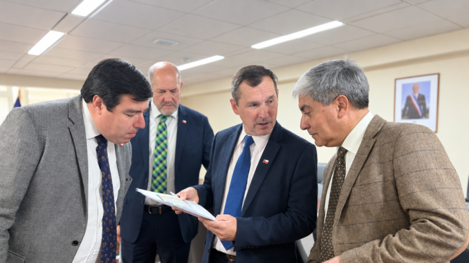 Autoridades regionales de La Araucanía reunidas en mesa de trabajo para coordinar la oferta al evento internacional Choose Chile.