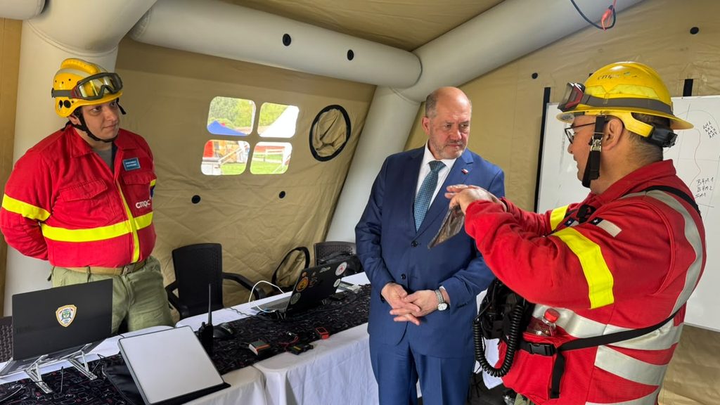 Inauguracion de la primera Expo de Gestion de Desastres en el recinto SOFO de Temuco