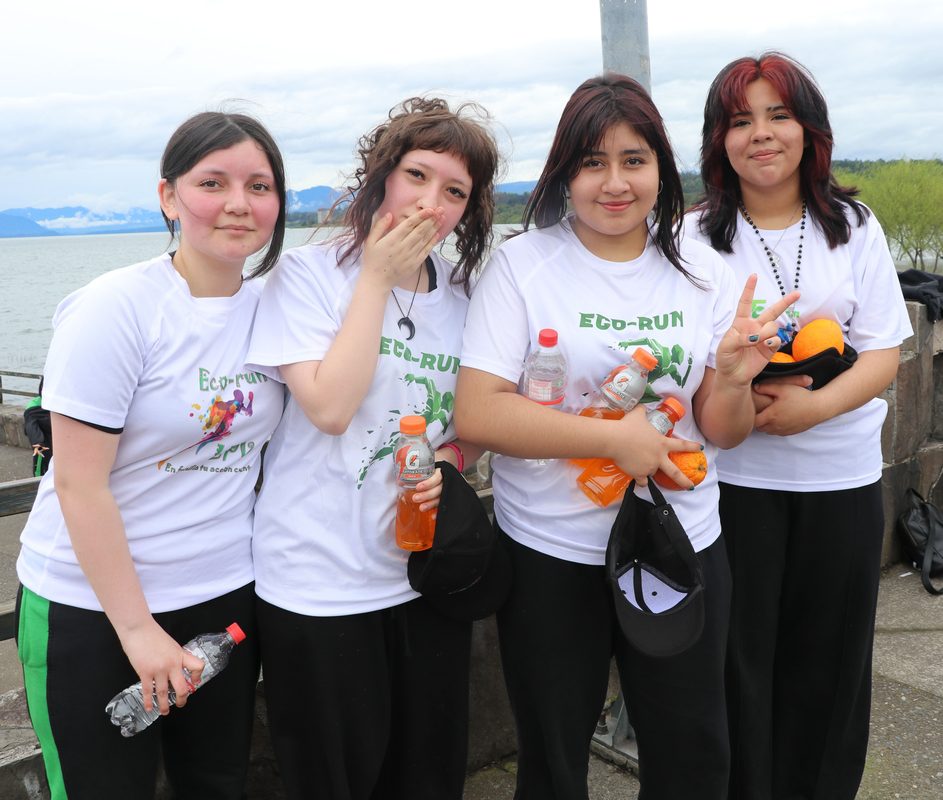 Participantes de la Eco Run 2026 corriendo en la costanera de Villarrica