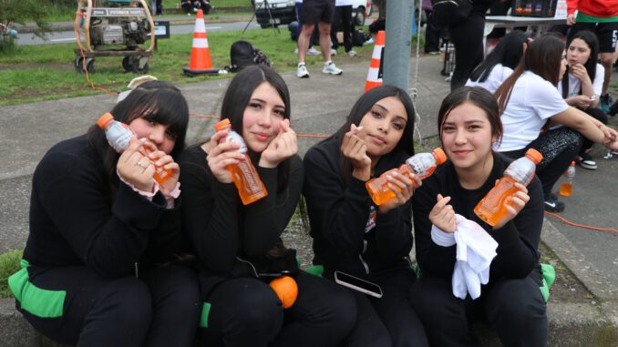 Participantes de la Eco Run 2026 corriendo en la costanera de Villarrica