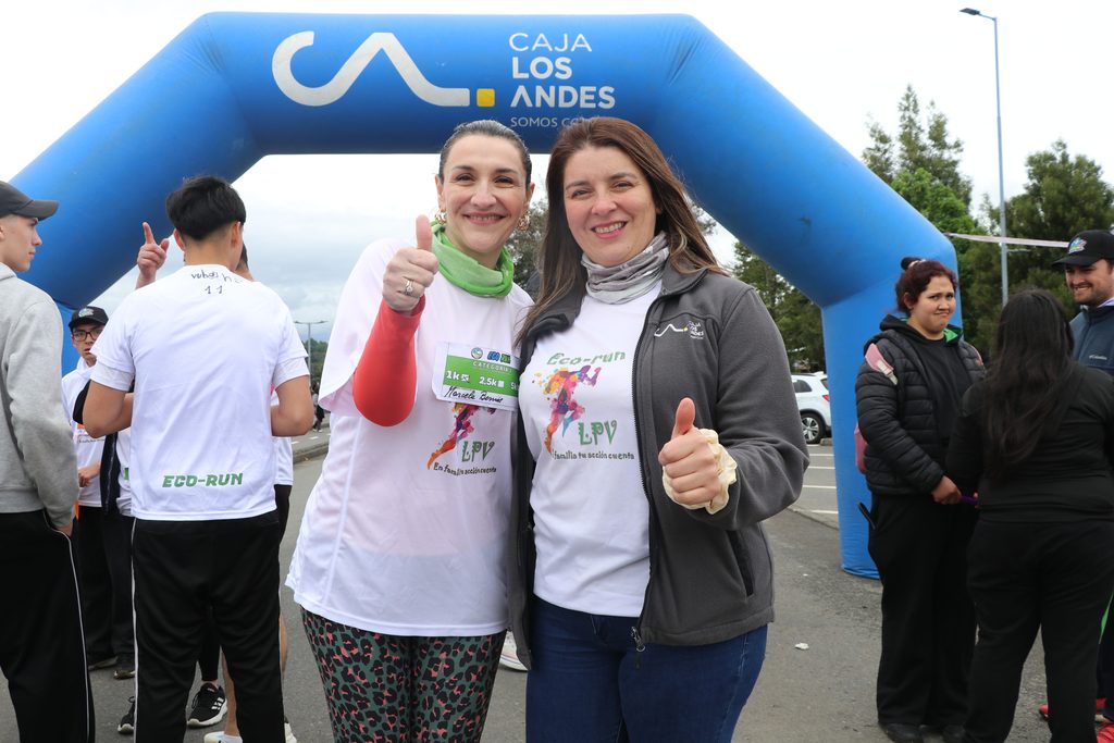 Participantes de la Eco Run 2026 corriendo en la costanera de Villarrica