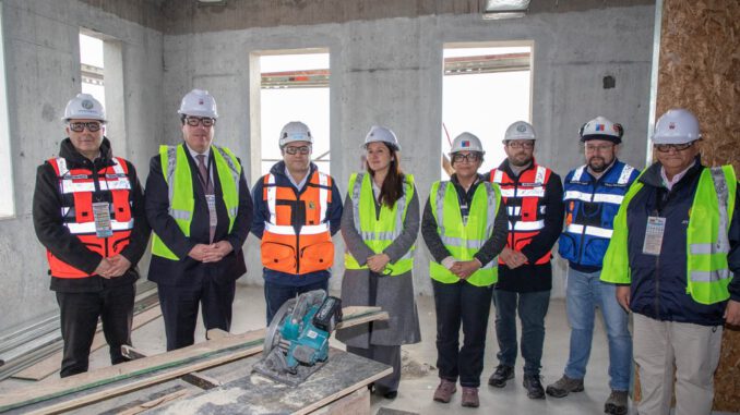 Inspeccion de las obras de construccion del nuevo CESFAM Dr. Cristobal Saenz Cerda en Lautaro