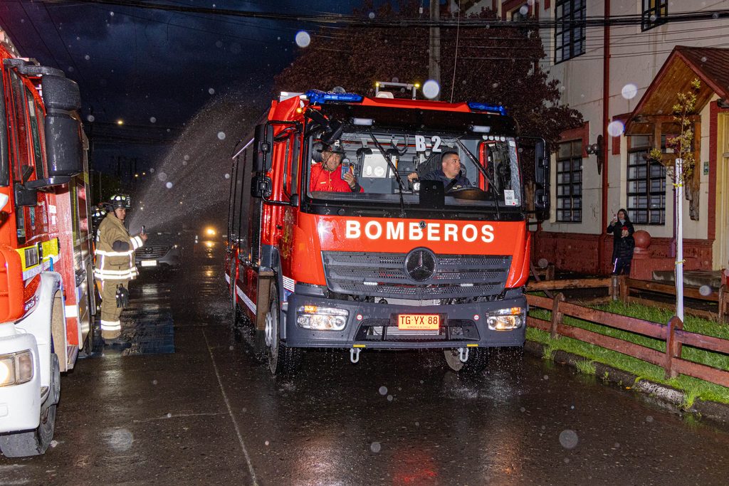 Nuevo carro multipropósito Rosenbauer entregado a la Segunda Compañía de Bomberos de Lautaro