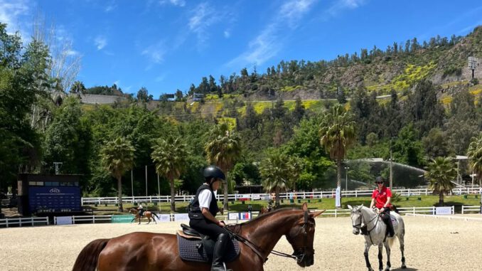 Joven jinete chileno Ignacio Carrera montando a caballo durante el Campeonato Sudamericano