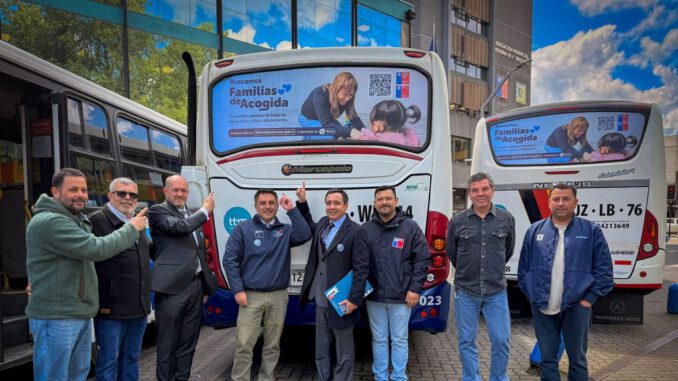 Taxibuses de Temuco decorados con la campaña de Familias de Acogida en La Araucanía