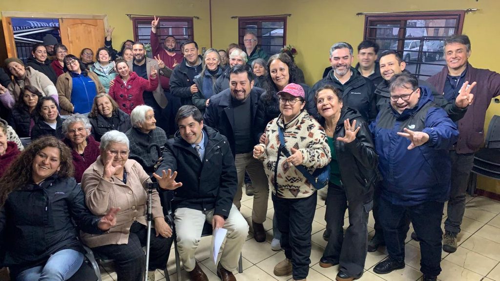 Equipos del MINVU y autoridades en sectores beneficiados por el programa Quiero Mi Barrio en La Araucanía