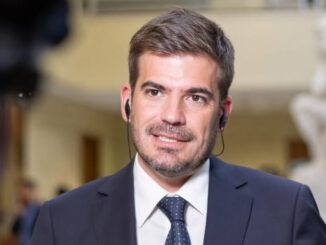 El diputado José Montalva discutiendo sobre el presupuesto de obras públicas y vivienda en La Araucanía.
