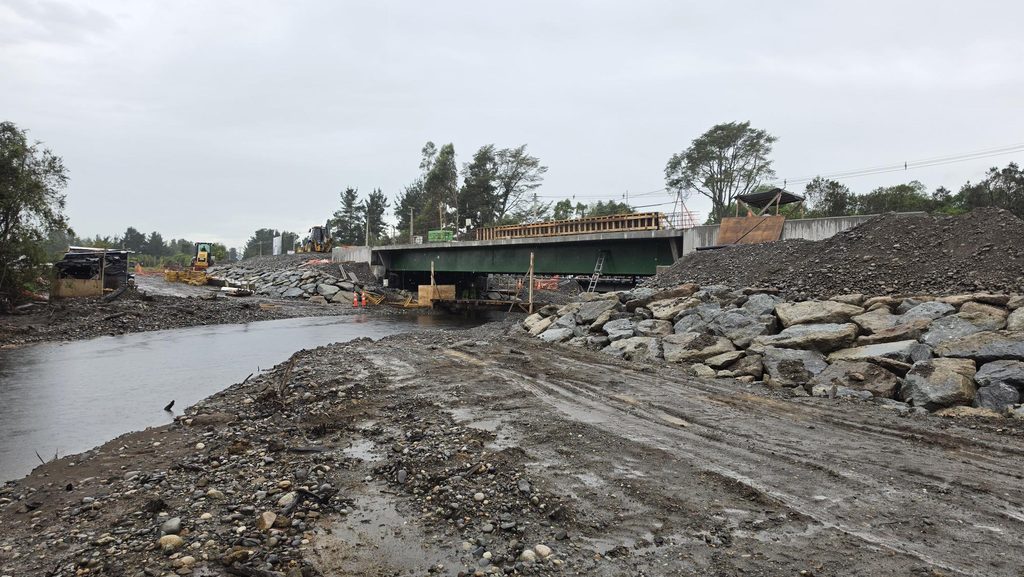 Avances de las obras de reposición del Puente Quinque en la comuna de Pitrufquén