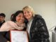 Vecinos de Pitrufquén recibiendo sus certificados de capacitación en oficios