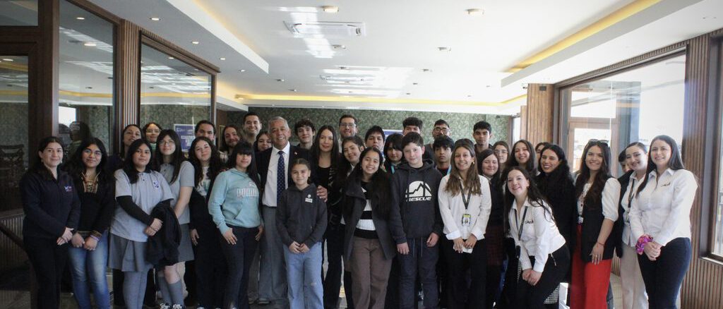 Ninos, ninas y adolescentes reunidos en el primer encuentro provincial de Consejos Consultivos en Malleco