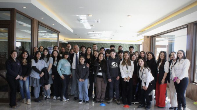 Ninos, ninas y adolescentes reunidos en el primer encuentro provincial de Consejos Consultivos en Malleco