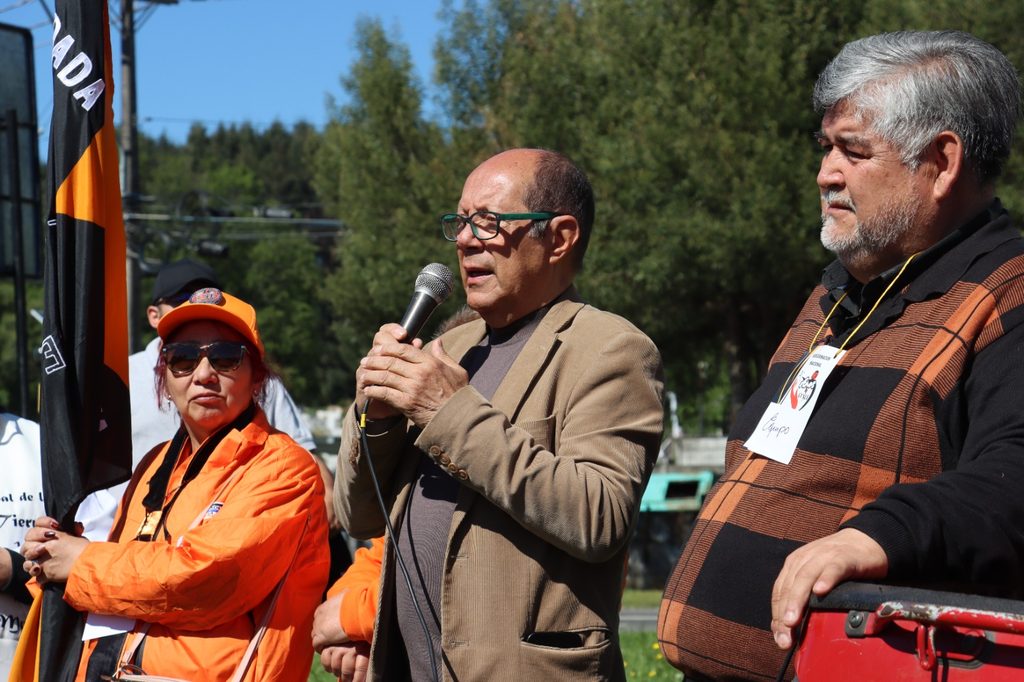 Integrantes de la Obra Kolping Chile celebrando su quincuagésimo aniversario en Villarrica junto a autoridades y fieles.