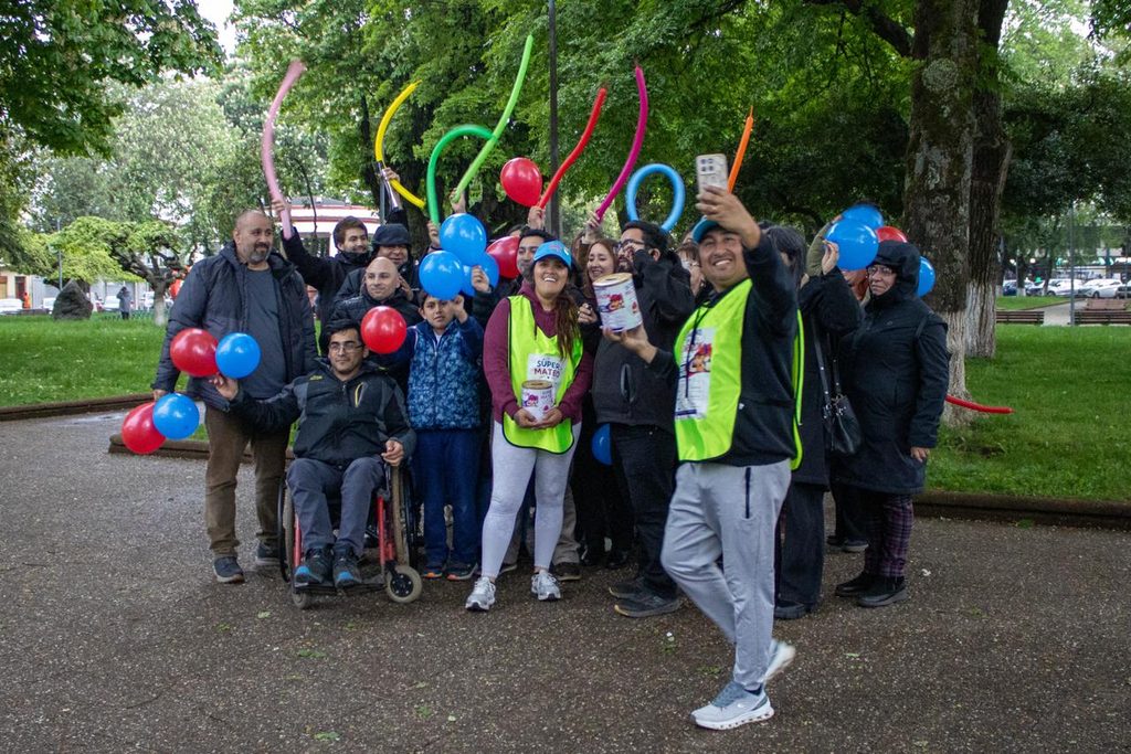 Padres caminando por Chile para recaudar fondos para tratamiento medico de su hijo