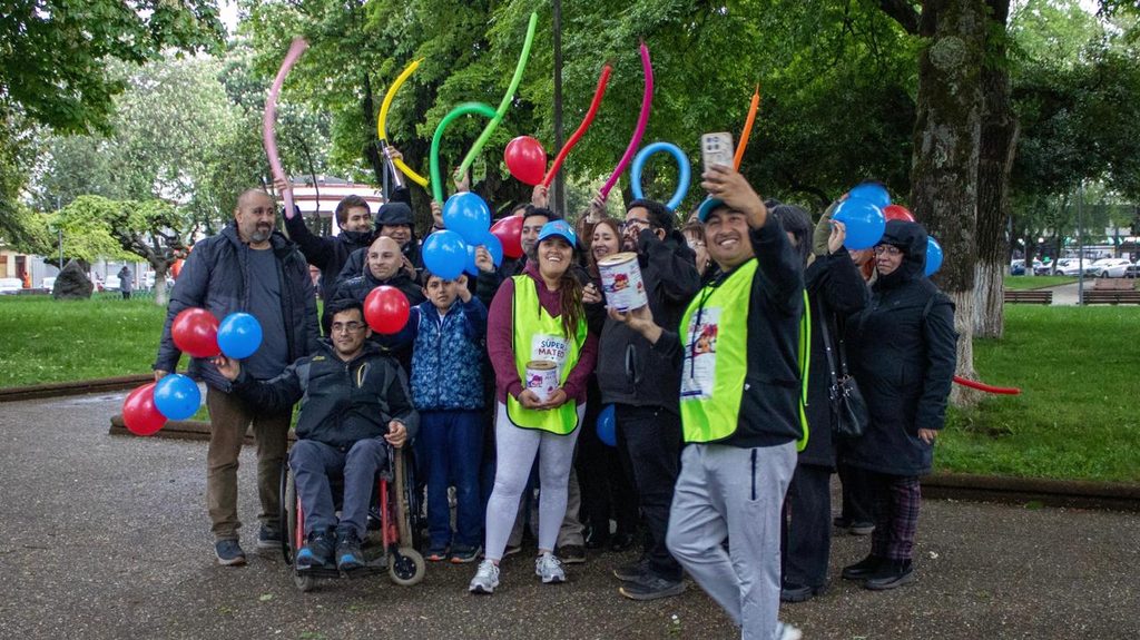 Padres caminando por Chile para recaudar fondos para tratamiento medico de su hijo