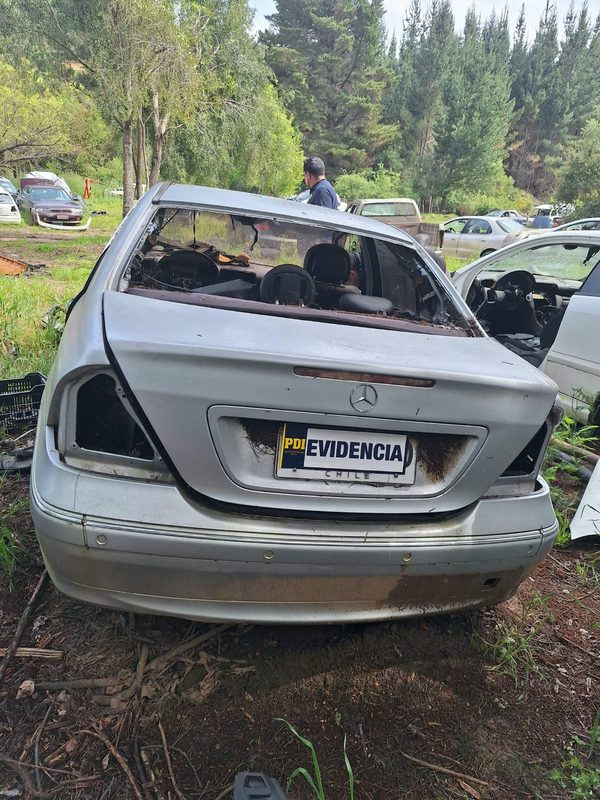 Operativo policial de la PDI en desarmaduría rural de Yumbel donde se recuperaron vehículos robados.