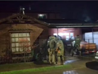 Carabineros de Chile incautando drogas y armas tras persecución en Padre Las Casas