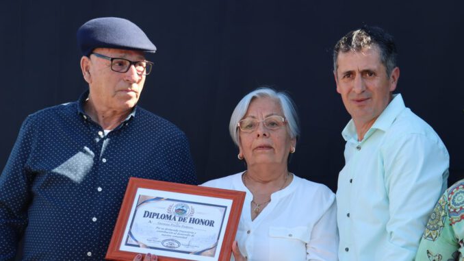 Ceremonia de aniversario de la Población Vista Hermosa en Villarrica con participación de autoridades y vecinos