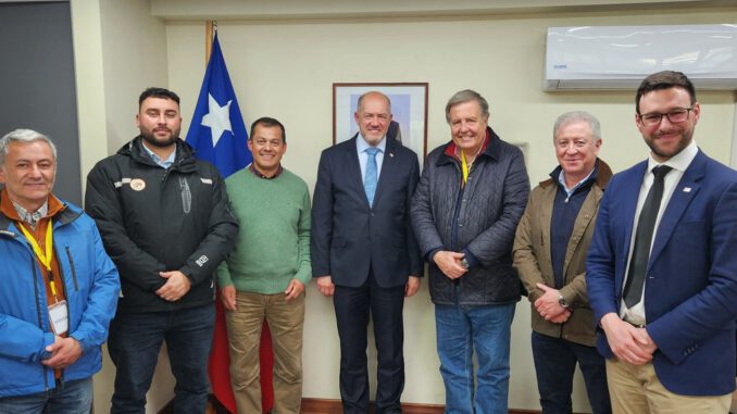 Presidente de SalmonChile durante su visita institucional a pisciculturas en La Araucanía