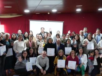 Mujeres participando en el Programa de Preparación y Certificación de Cuidadoras Primarias de la UNAP en la provincia de Malleco.