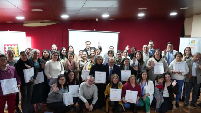 Mujeres participando en el Programa de Preparación y Certificación de Cuidadoras Primarias de la UNAP en la provincia de Malleco.