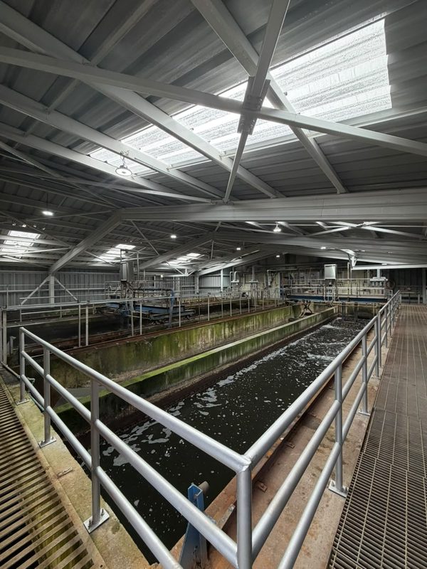 Planta de tratamiento de aguas servidas en Temuco con infraestructura renovada para el control de olores