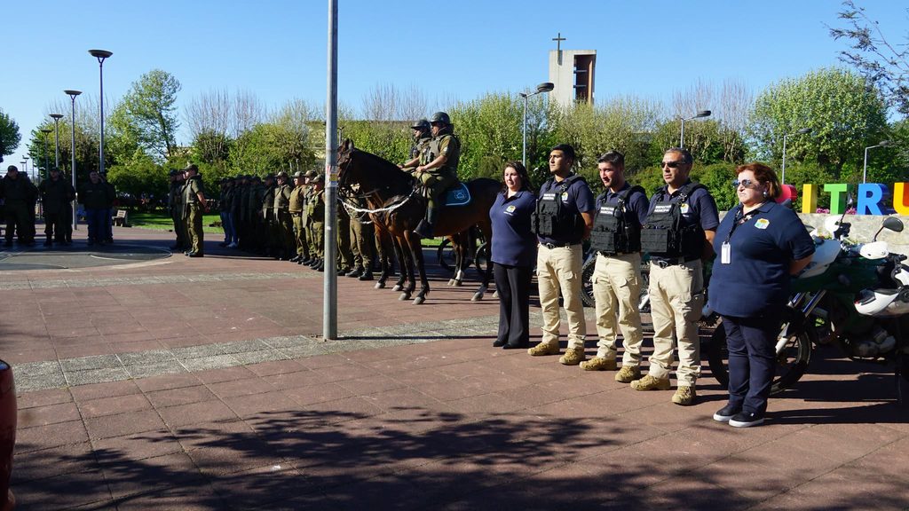 Personal de Carabineros durante la ronda impacto y allanamientos en la comuna de Pitrufquén