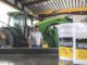 Tractor John Deere en la sucursal de Salfa en Temuco durante una jornada de ofertas y venta nocturna