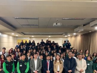 Estudiantes escolares participando en el primer Encuentro de Líderes Jóvenes en Santo Tomás Temuco