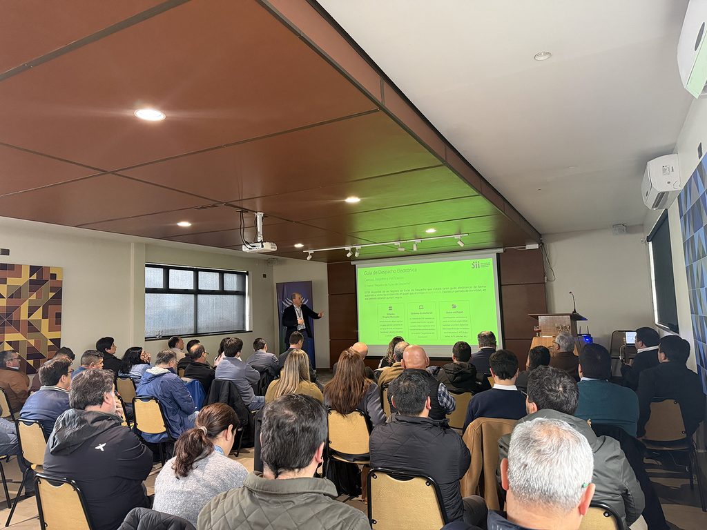 Representantes de empresas forestales participan en seminario sobre nuevas exigencias de trazabilidad en La Araucanía