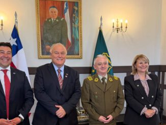 Reunion entre el senador Miguel Becker, alcaldes de Carahue y Pitrufquén con el general director de Carabineros