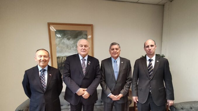 El senador Miguel Becker reunido con ministros de Estado para discutir la seguridad en La Araucanía